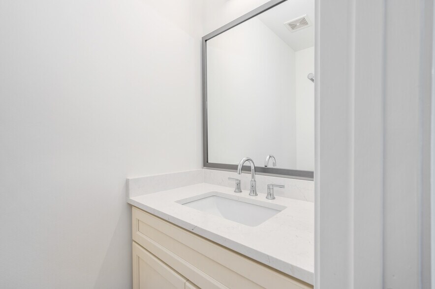 More Photos Of 704 Durant Pl NE, Atlanta Apartments For Sale