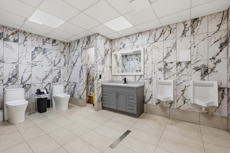 More Photos Of 7511 Leavenworth Rd, Kansas City Auto Repair For Sale