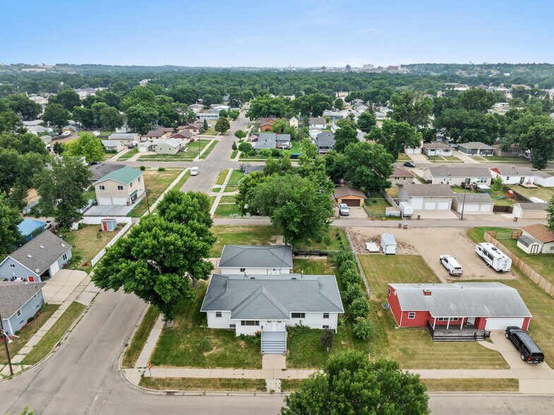 More Photos Of 118 21st St NW, Minot Multifamily For Sale