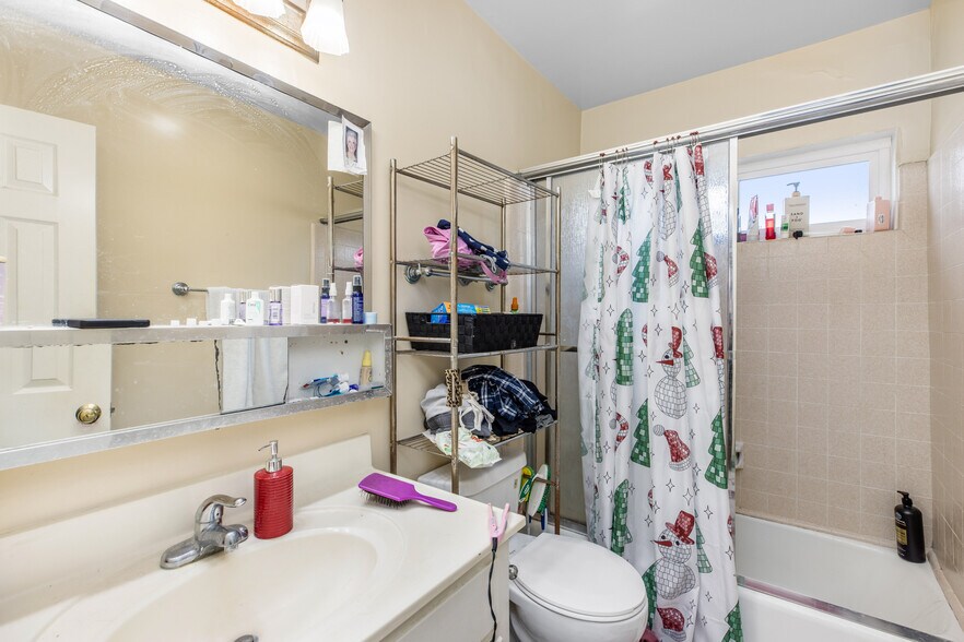 More Photos Of 1021 W 14th St, San Pedro Apartments For Sale
