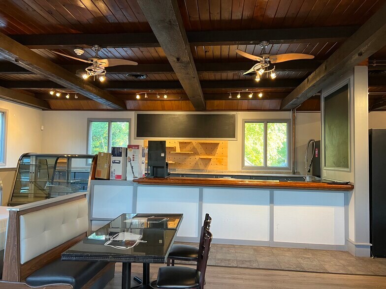 Primary Photo Of 35-A Solomon Pond Rd, Northborough Restaurant For Lease