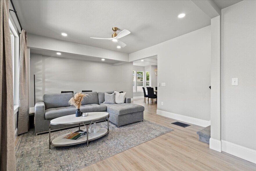 More Photos Of 2722 Central Ave, Cheyenne Light Distribution For Sale