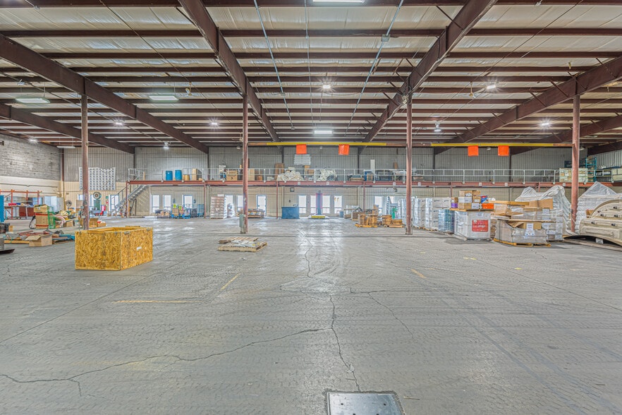 More Photos Of 3437-3465 Boul Des Entreprises, Terrebonne Warehouse For Lease