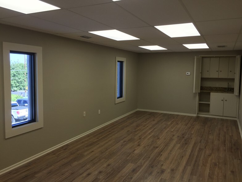More Photos Of 247 W Olmos Dr, San Antonio Office For Lease