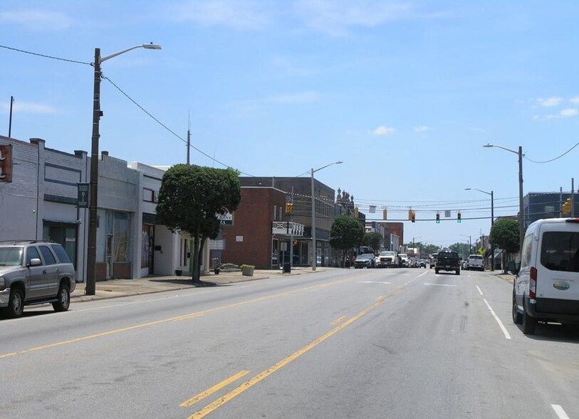 More Photos Of 923 Roanoke Ave, Roanoke Rapids Storefront For Sale