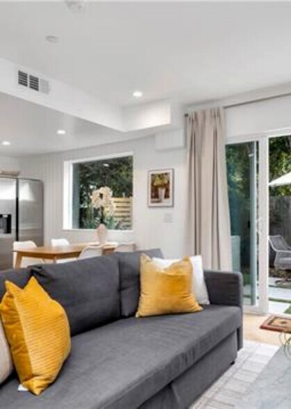 More Photos Of 1351 Seward St, Los Angeles Apartments For Sale