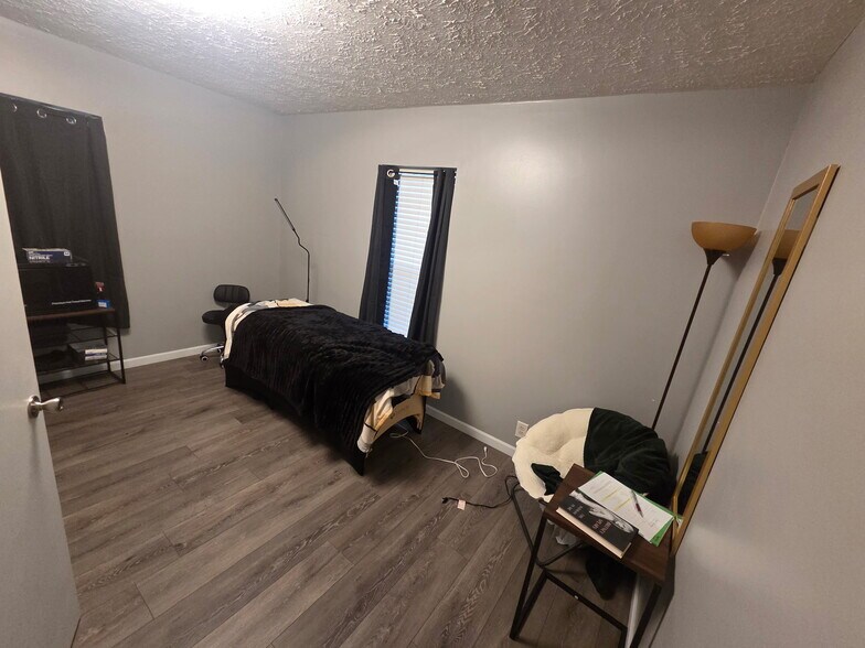 More Photos Of 402 5th St, New Haven Storefront For Sale