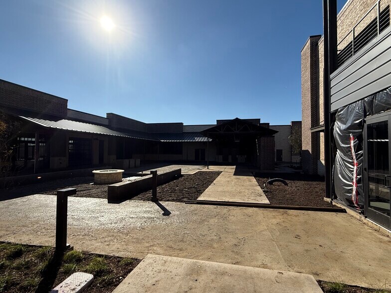 More Photos Of 2801 McKinney St, Melissa Unknown For Lease