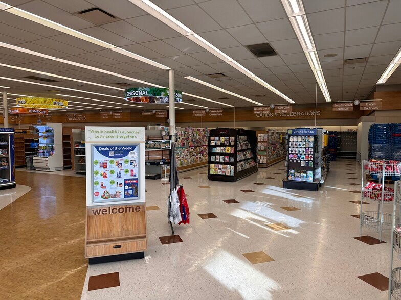 More Photos Of 939 Us Highway 31 S, Traverse City Drugstore For Sale