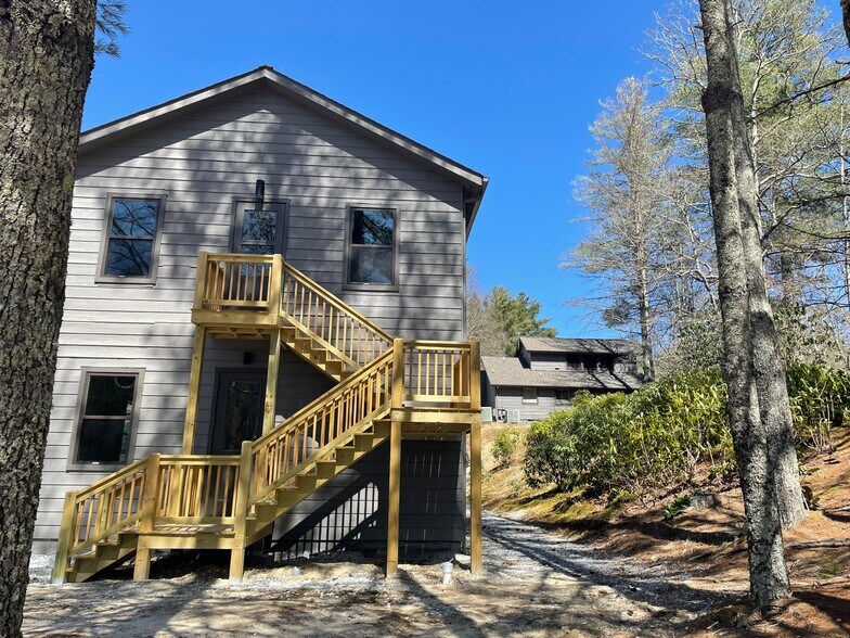 More Photos Of 70 Sapphire Valley Rd, Sapphire Apartments For Sale