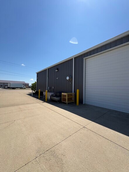 More Photos Of 66850 Executive Dr, Saint Clairsville Warehouse For Lease