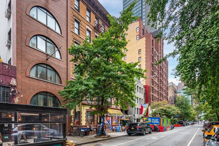 More Photos Of 246 E 51st St, New York Apartments For Lease