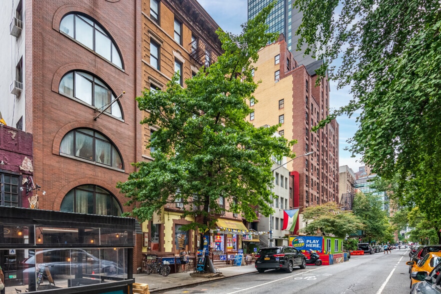 More Photos Of 246 E 51st St, New York Apartments For Lease
