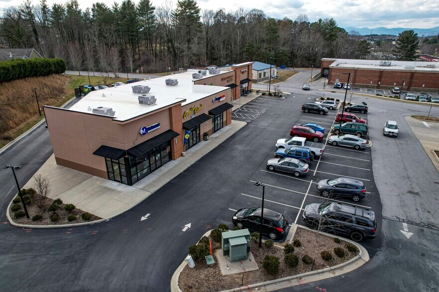 More Photos Of 58 Weaver Village Way, Weaverville Freestanding For Lease