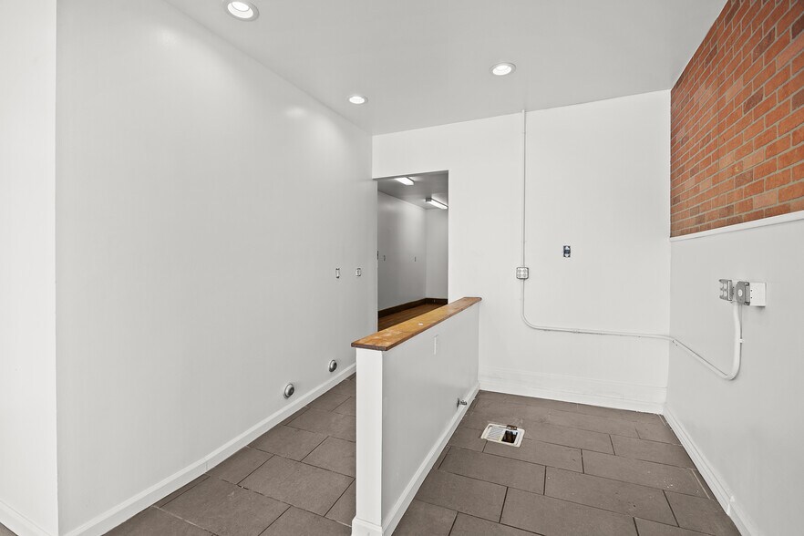 More Photos Of 13215 Paramount Blvd, South Gate Freestanding For Sale