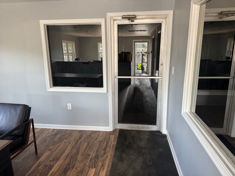 More Photos Of 2028 Travis Rd, Columbia Specialty For Sale