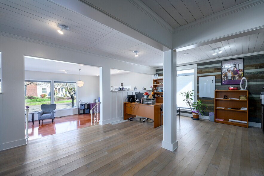 More Photos Of 636 NE Baker St, Mcminnville Freestanding For Sale