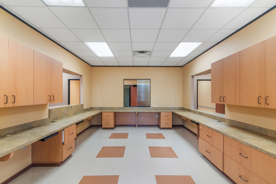 More Photos Of 1140 Cypress Station Dr, Houston Medical For Sale