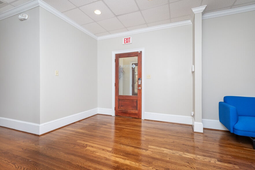 More Photos Of 217-219 E Washington St, Greenville Storefront Retail Office For Lease