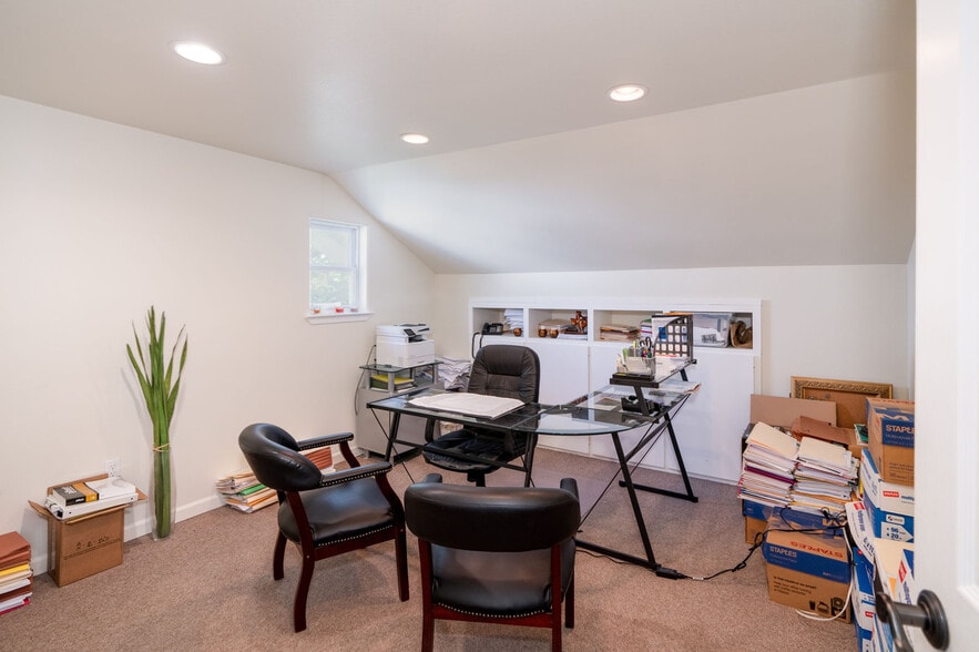 More Photos Of 806 W 11th St, Austin Office Residential For Lease