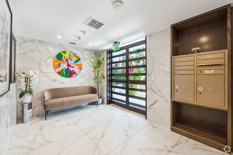 More Photos Of 137 N Doheny Dr, West Hollywood Apartments For Sale