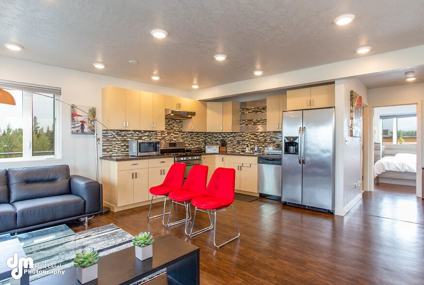 More Photos Of 8801-8811 Toloff St, Anchorage Office For Sale