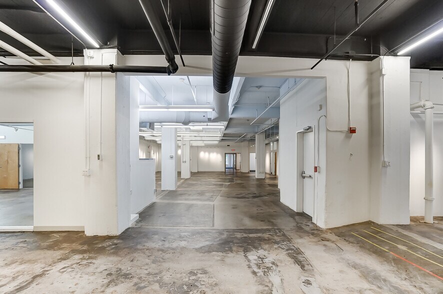 More Photos Of 20 E Central Pky, Cincinnati Office Residential For Lease