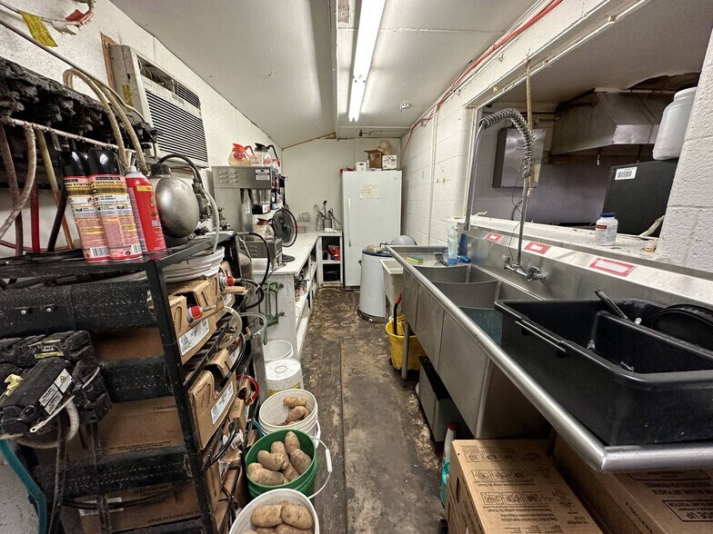 More Photos Of 110 W Carl Hubbell Blvd, Meeker Storefront Retail Office For Sale