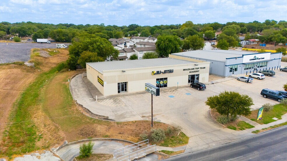 More Photos Of 4447 Thousand Oaks, San Antonio Freestanding For Sale