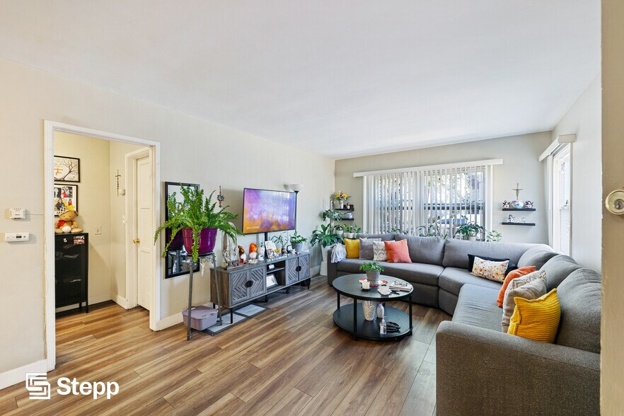 More Photos Of 2490 Cedar Ave, Long Beach Apartments For Sale