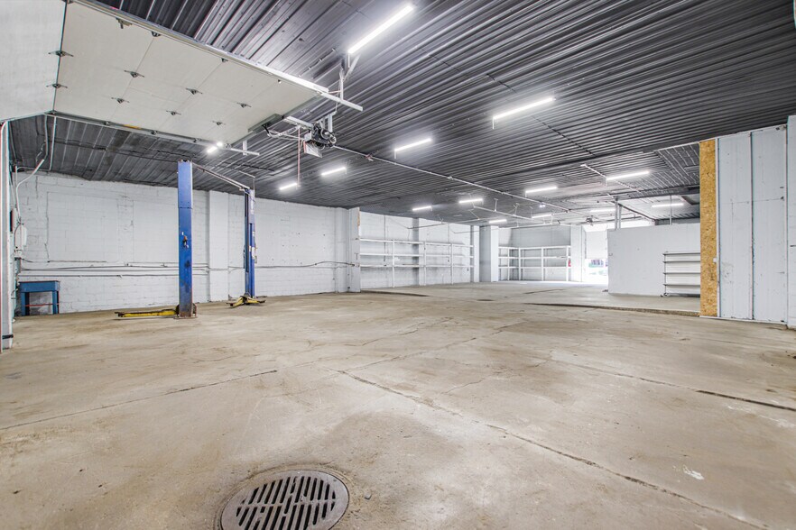 More Photos Of 311 Water St, Jordan Warehouse For Sale