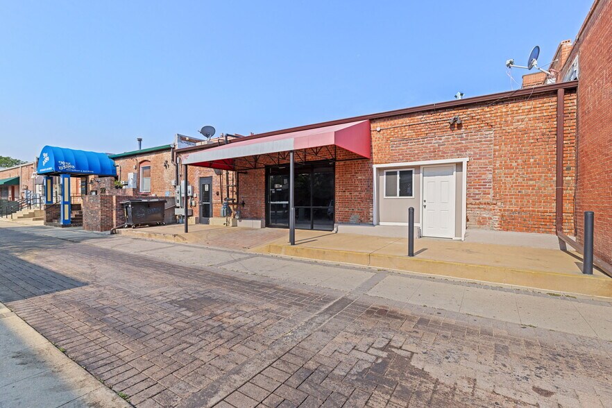 More Photos Of 516 Main St, Longmont Bar For Sale