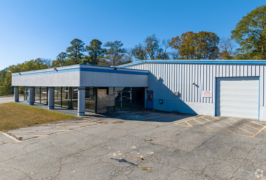 More Photos Of 709 New Franklin Rd, Lagrange Freestanding For Lease
