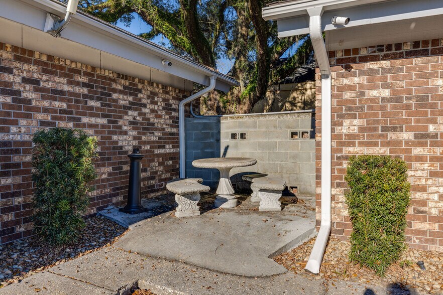 More Photos Of 5617 Dorchester Rd, North Charleston Veterinarian Kennel For Lease