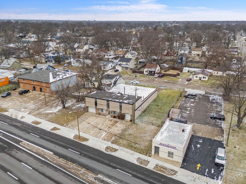 More Photos Of 417 E Eight Mile Rd, Hazel Park Manufacturing For Sale