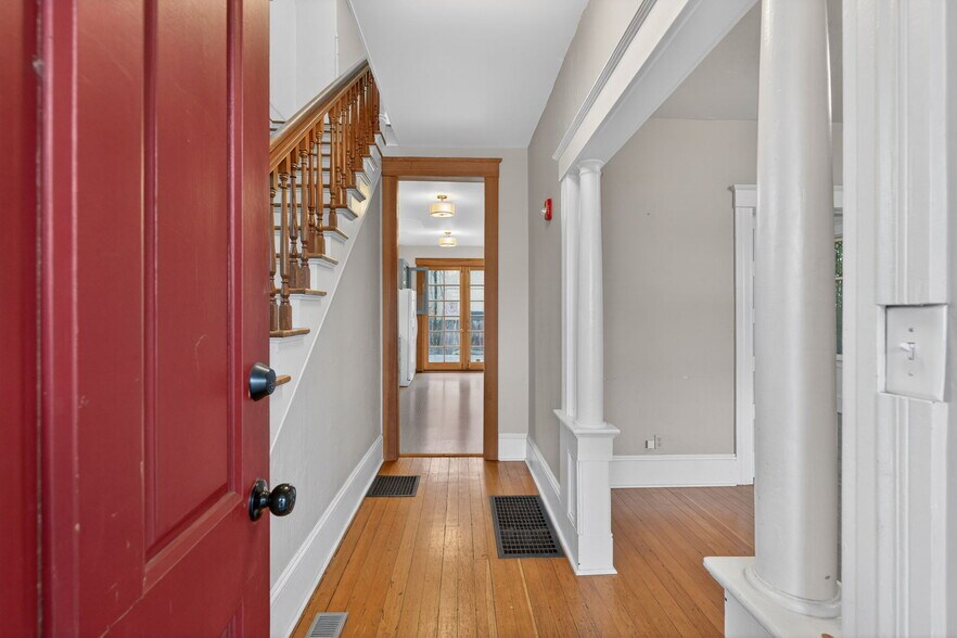More Photos Of 317 NE Sacramento St, Portland Office For Sale