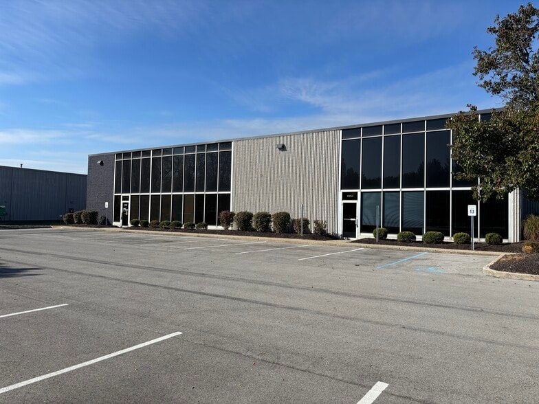 More Photos Of 6960-7034 Corporate Dr, Indianapolis Flex For Lease