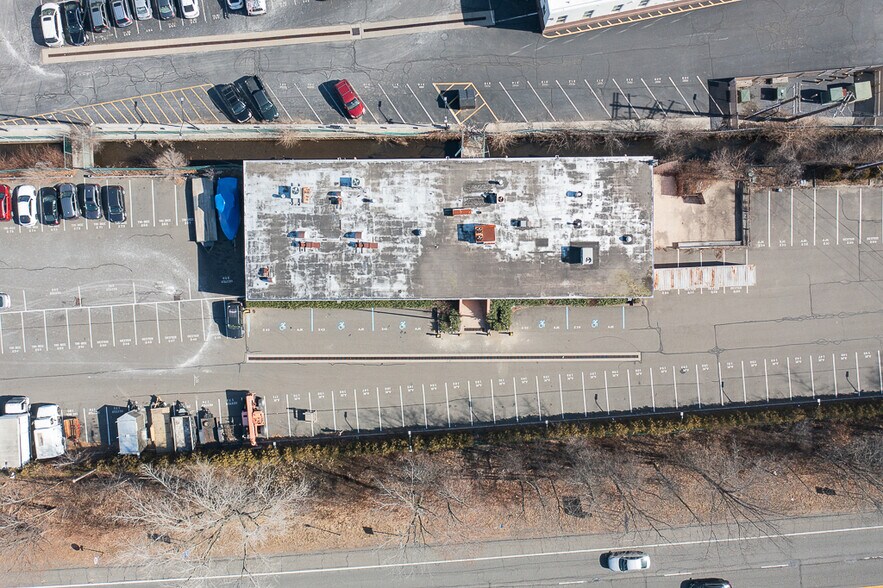 More Photos Of 12 E Dexter Plz, Pearl River Warehouse For Lease