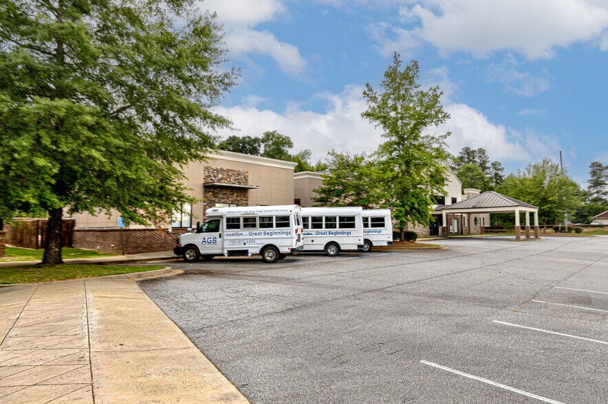 More Photos Of 7830 Veterans Pky, Columbus Office For Sale