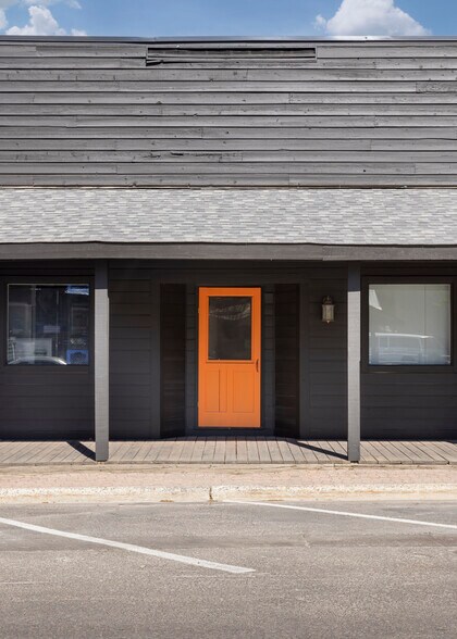 More Photos Of 180 Center St, Jackson Showroom For Lease