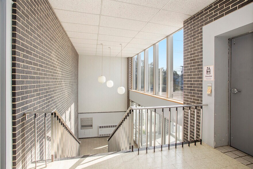 More Photos Of 500 W Crosstown Pky, Kalamazoo Medical For Sale