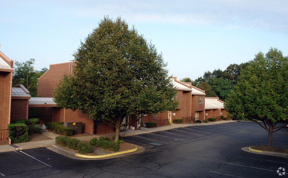 More Photos Of 6408 Seven Corners Pl, Falls Church Office For Sale