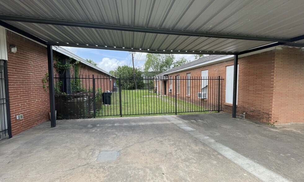 More Photos Of 8711 Surry St, Houston Land For Sale