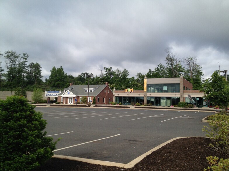 More Photos Of 645 Poquonock Ave, Windsor Unknown For Lease