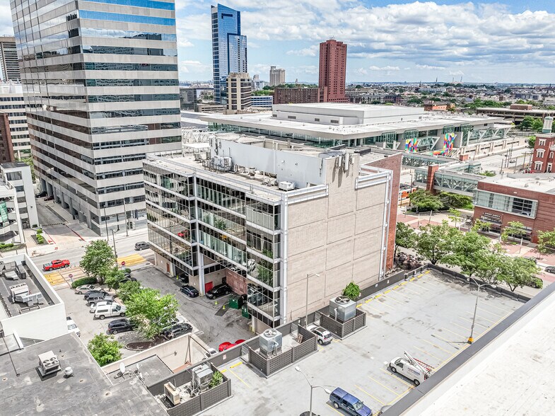 More Photos Of 300 W Pratt St, Baltimore Office For Sale
