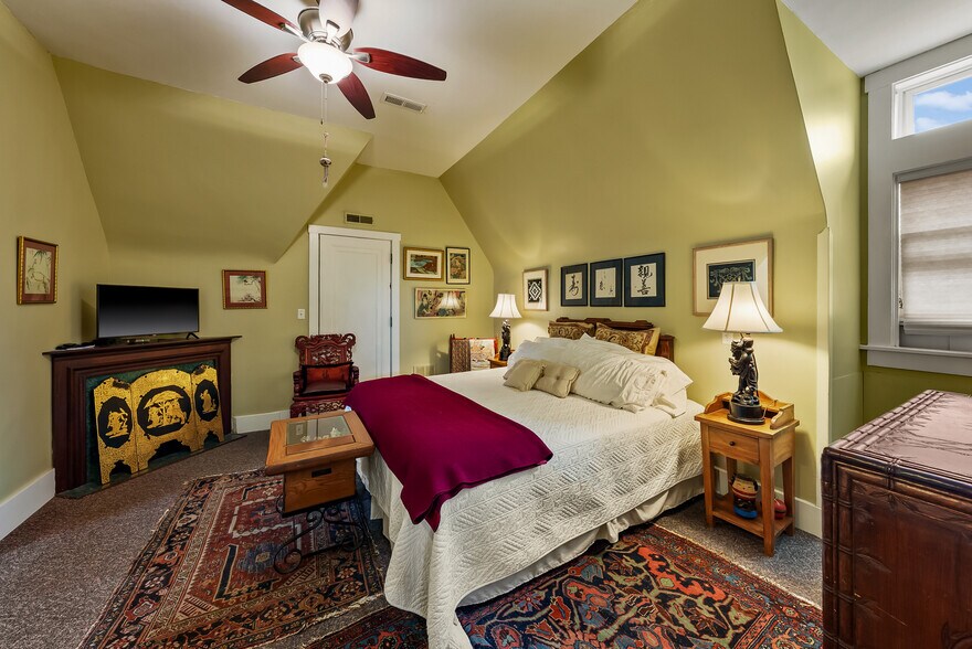 More Photos Of 809 Hall St, Saint Joseph Hospitality For Sale