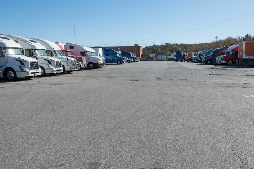 More Photos Of 1140 S River Industrial Blvd SE, Atlanta Truck Terminal For Lease