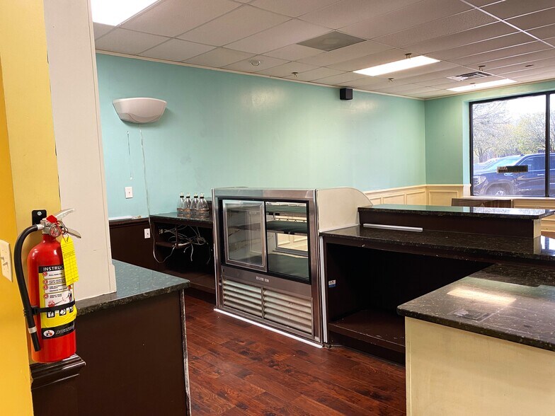 More Photos Of 5076 Sunset Blvd, Lexington Storefront Retail Office For Lease