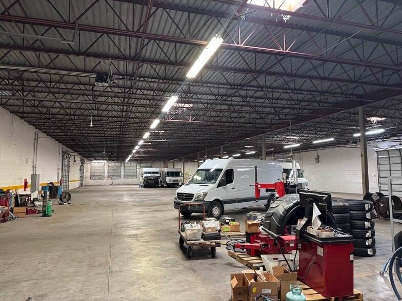 More Photos Of 12501 Metro Pky, Fort Myers Warehouse For Sale