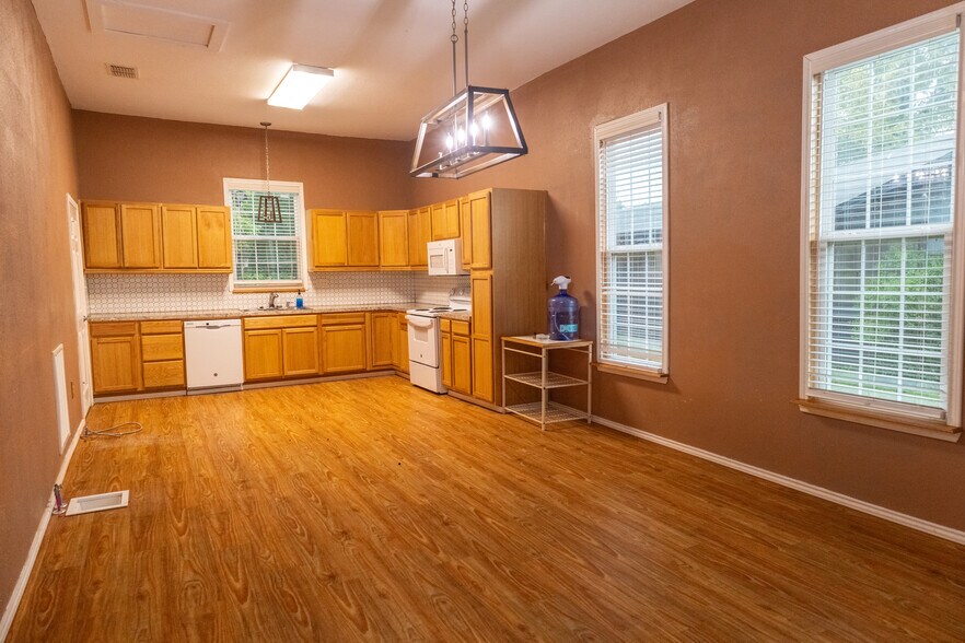 More Photos Of 416 W Palestine Ave, Palestine Office Residential For Sale